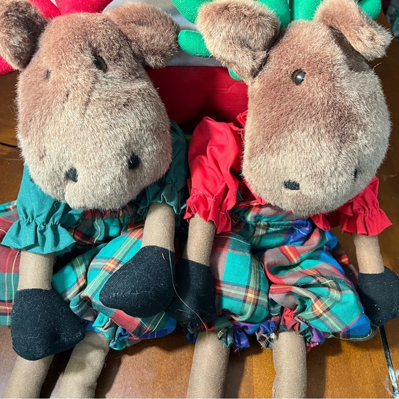 Set Of Two Vintage 90s Christmas Stuffed Moose - Picture 1 of 2